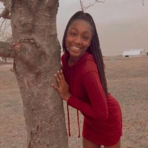 Meet your Posher, Ella